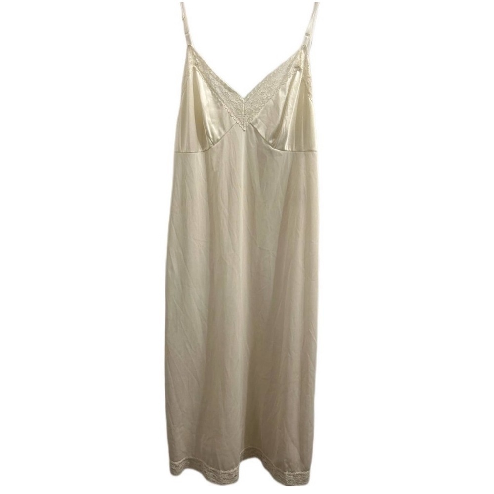 Vintage Vanity Fair Lace Trim Silky Full Slip
Gown Lingerie 34 Small Nightgown